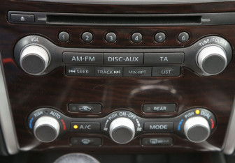 Подержанный автомобиль Nissan Pathfinder 2015 года (15 фото)