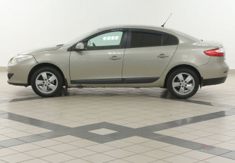 Подержанный автомобиль Renault Fluence 2013 года (7 фото)