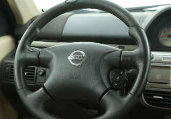 Подержанный автомобиль Nissan X-Trail 2003 года (16 фото)