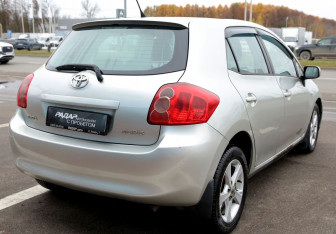 Подержанный автомобиль Toyota Auris Hatchback 2008 года (6 фото)