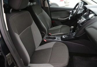 Подержанный автомобиль Ford Focus Hatchback 2011 года (10 фото)