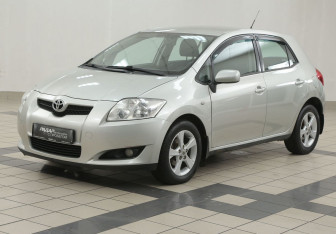 Подержанный автомобиль Toyota Auris Hatchback 2008 года (8 фото)