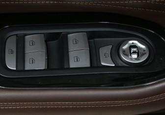 Подержанный автомобиль Exeed VX 2023 года (19 фото)