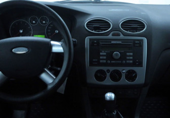 Подержанный автомобиль Ford Focus Hatchback 2007 года (8 фото)