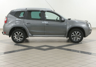 Подержанный автомобиль Nissan Terrano 2015 года (5 фото)