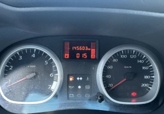 Подержанный автомобиль Renault Duster 2013 года (11 фото)