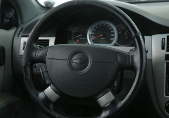 Подержанный автомобиль Chevrolet Lacetti Sedan 2008 года (16 фото)