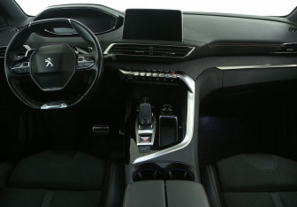 Подержанный автомобиль Peugeot 3008 2018 года (12 фото)