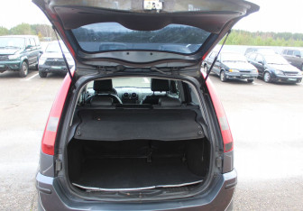 Подержанный автомобиль Ford Fusion 2005 года (16 фото)