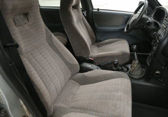 Подержанный автомобиль Chevrolet Niva 2004 года (10 фото)