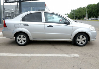 Подержанный автомобиль Chevrolet Aveo Sedan 2007 года (7 фото)