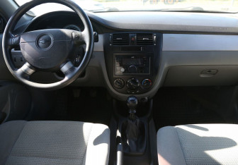 Подержанный автомобиль Chevrolet Lacetti Wagon 2005 года (12 фото)