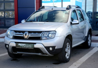Подержанный автомобиль Renault Duster 2015 года (3 фото)