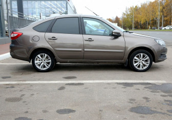 Подержанный автомобиль LADA (ВАЗ) Granta Liftback 2018 года (7 фото)