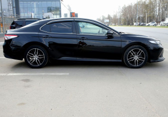 Подержанный автомобиль Toyota Camry Sedan 2018 года (7 фото)