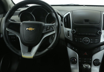 Подержанный автомобиль Chevrolet Cruze Sedan 2012 года (14 фото)