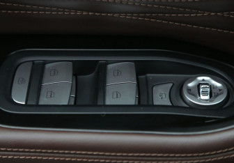 Подержанный автомобиль Exeed VX 2023 года (19 фото)