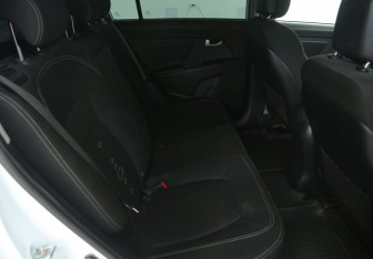 Подержанный автомобиль Kia Sportage 2011 года (11 фото)