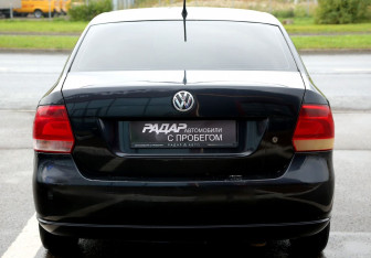 Подержанный автомобиль Volkswagen Polo Sedan 2014 года (5 фото)