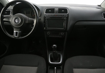 Подержанный автомобиль Volkswagen Polo Sedan 2014 года (12 фото)
