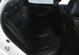 Подержанный автомобиль Hyundai Elantra Sedan 2011 года (11 фото)