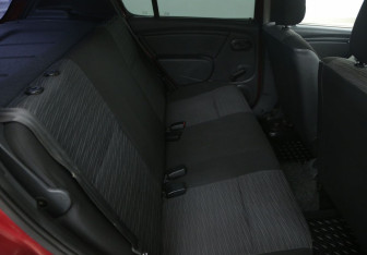 Подержанный автомобиль Renault Sandero 2010 года (11 фото)