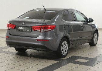 Подержанный автомобиль Kia Rio Sedan 2015 года (4 фото)