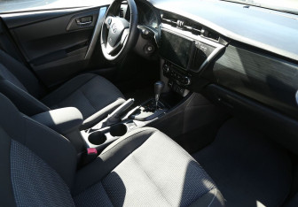 Подержанный автомобиль Toyota Auris Hatchback 2015 года (9 фото)