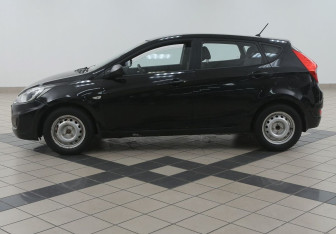 Подержанный автомобиль Hyundai Solaris Hatchback 2011 года (6 фото)