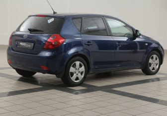 Подержанный автомобиль Kia Ceed Hatchback 2009 года (4 фото)