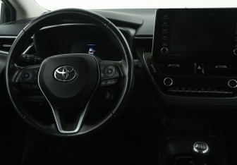 Подержанный автомобиль Toyota Corolla Sedan 2021 года (14 фото)
