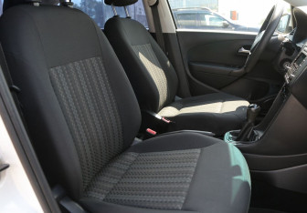 Подержанный автомобиль Volkswagen Polo Sedan 2015 года (10 фото)