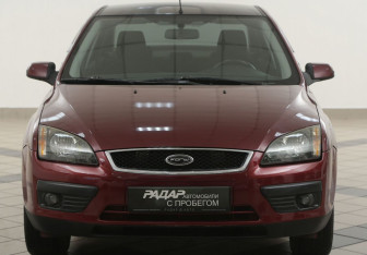 Подержанный автомобиль Ford Focus Sedan 2006 года (6 фото)