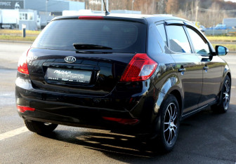 Подержанный автомобиль Kia Ceed Hatchback 2012 года (6 фото)