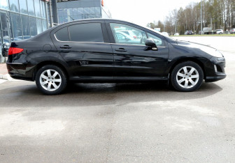 Подержанный автомобиль Peugeot 408 2013 года (7 фото)