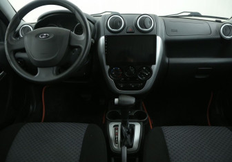 Подержанный автомобиль LADA (ВАЗ) Granta Sedan 2013 года (12 фото)