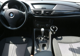 Подержанный автомобиль BMW X1 2012 года (12 фото)