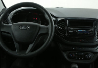 Подержанный автомобиль LADA (ВАЗ) Vesta Sedan 2018 года (14 фото)