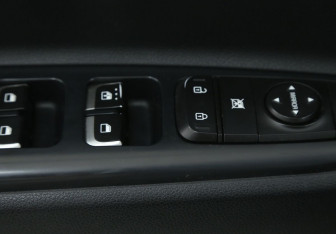 Подержанный автомобиль Kia Rio Sedan 2017 года (18 фото)