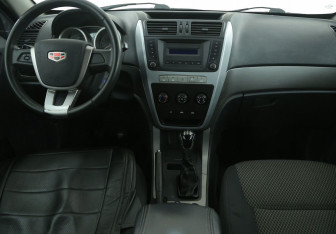 Подержанный автомобиль Geely Emgrand X7 2014 года (12 фото)