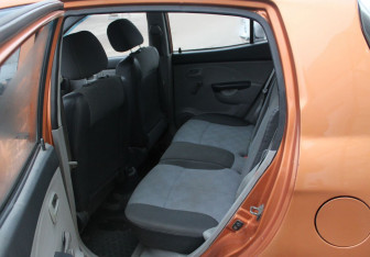 Подержанный автомобиль Kia Picanto 2007 года (12 фото)