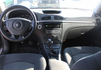 Подержанный автомобиль Renault Laguna Liftback 2007 года (13 фото)