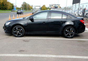 Подержанный автомобиль Chevrolet Cruze Sedan 2011 года (8 фото)