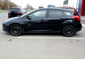 Подержанный автомобиль Ford Focus Hatchback 2011 года (8 фото)
