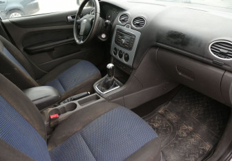 Подержанный автомобиль Ford Focus Sedan 2007 года (9 фото)