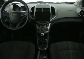 Подержанный автомобиль Chevrolet Aveo Sedan 2014 года (12 фото)