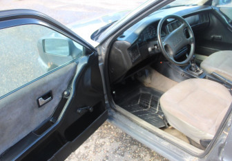 Подержанный автомобиль Audi 80 Sedan 1990 года (9 фото)