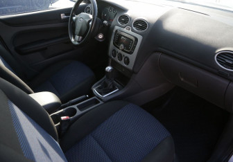 Подержанный автомобиль Ford Focus Sedan 2007 года (9 фото)