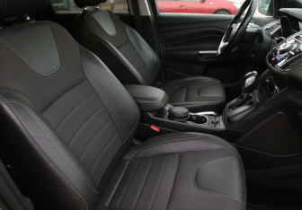 Подержанный автомобиль Ford Kuga 2013 года (10 фото)
