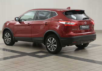 Подержанный автомобиль Nissan Qashqai 2017 года (2 фото)
